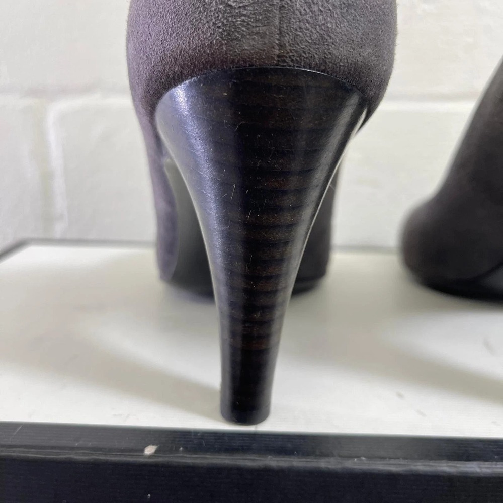 Salvatore Ferragamo Grey Suede Pump Heels Slip On Womens Size 7 US Made In Italy - Picture 11 of 15
